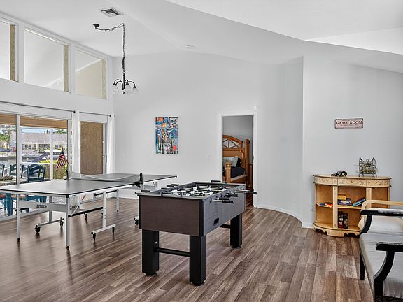5th image of 51 Hickory Ct