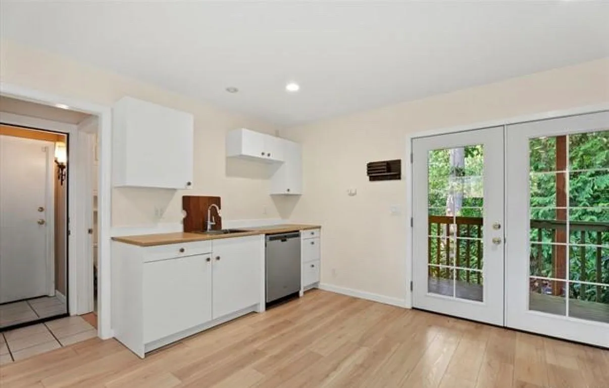 Studio, 400 sqft, $1,750 — Photo 2