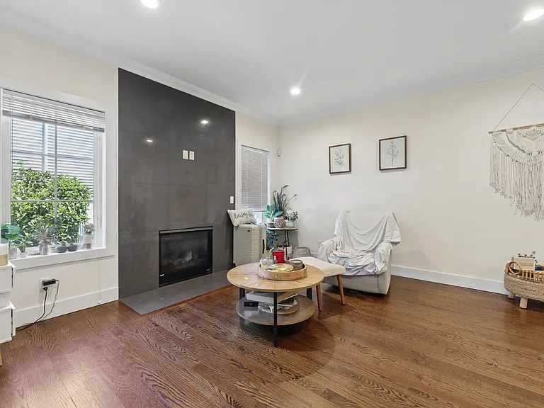 294-296 Tenafly Rd — Photo 13
