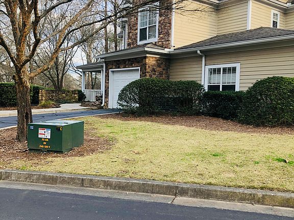 5th image of 518 Sandringham Dr
