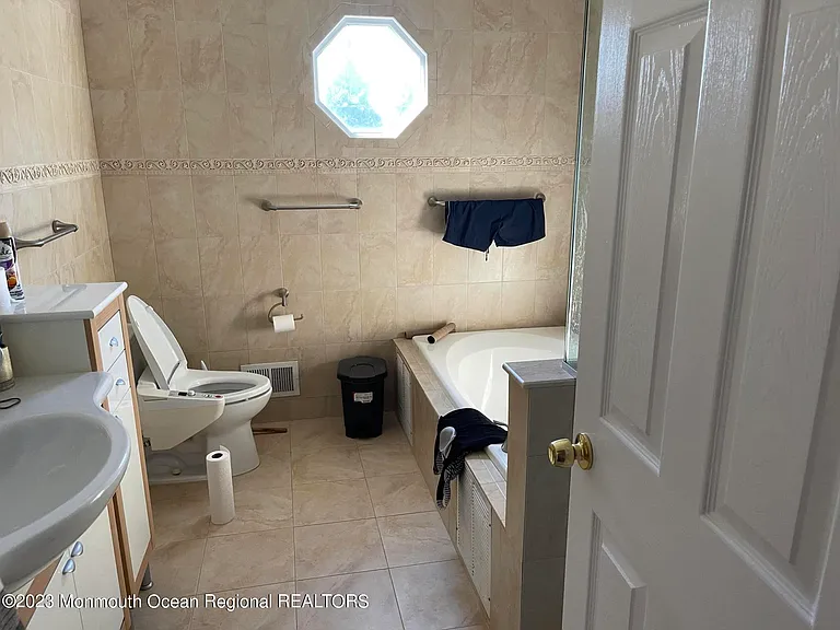 8 Dwight Dr — Photo 14