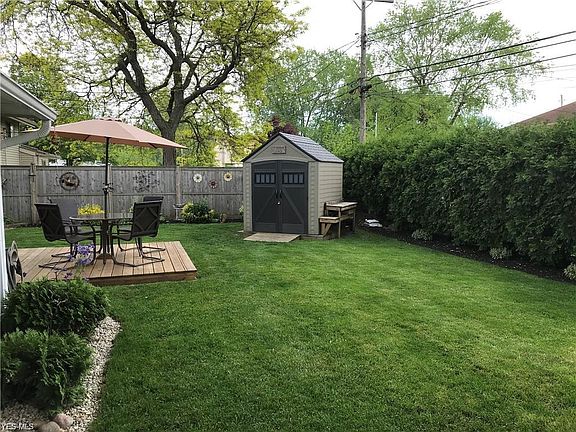 3rd image of 24997 Mitchell Dr
