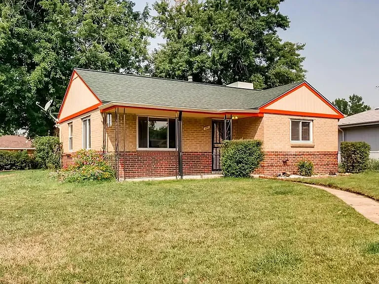 3010 N Leyden St — Photo 16