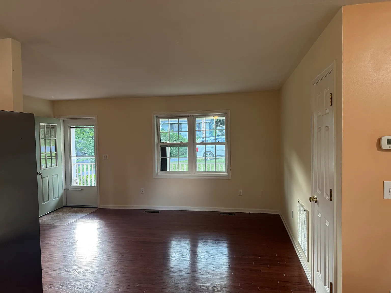 3 bed, 1104 sqft, $1,800 — Photo 3