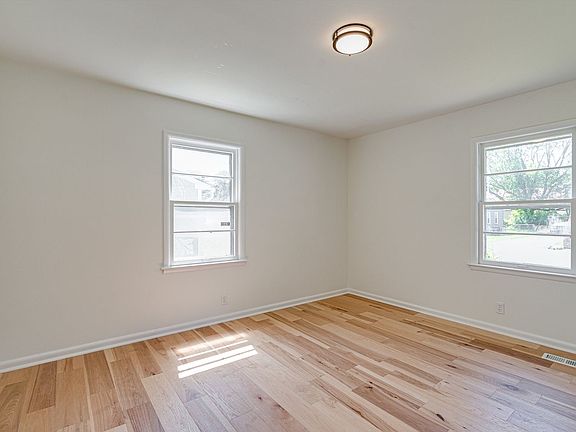 5th image of 4607 Woodmore View Cir