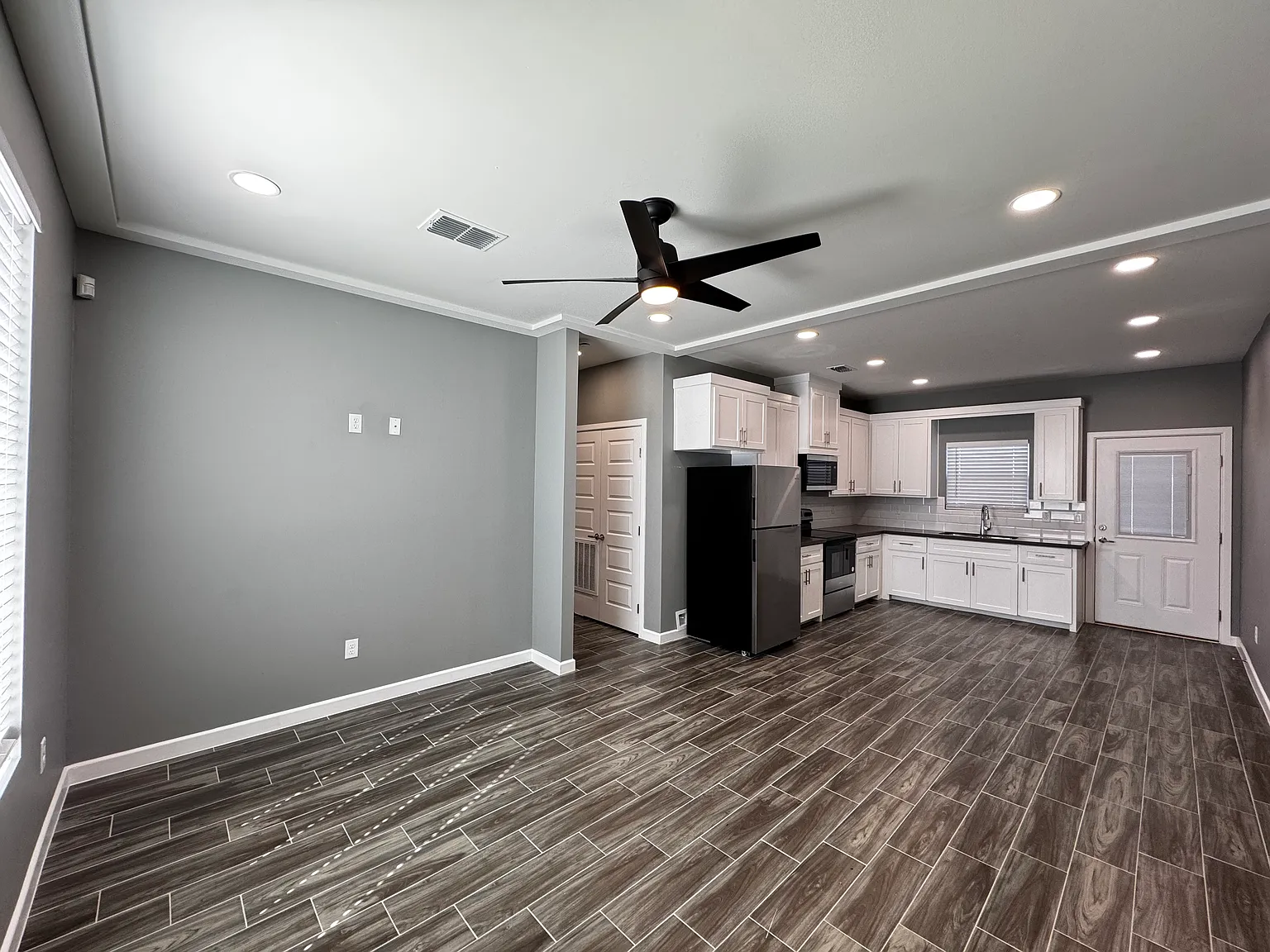 2 bed, $1,150 — Photo 1