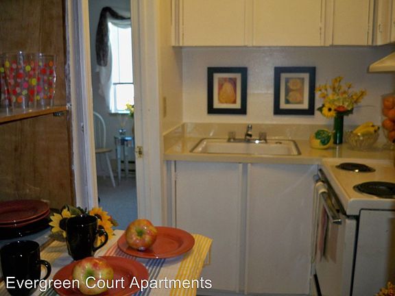 5th image of 902 M St SE APT 05