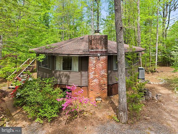 2nd image of 152 Edgemont Cir