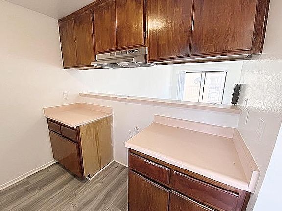 5th image of 819 Redondo Ave #302