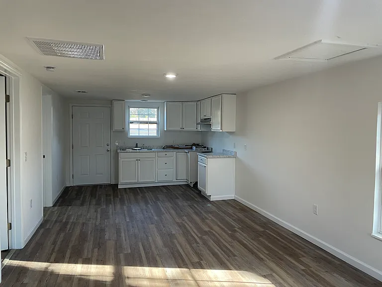 103 N Cowart Ave #B — Photo 4