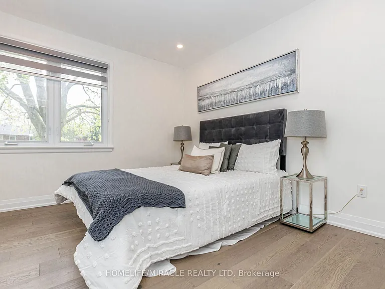 563 Taplow Cres — Photo 19