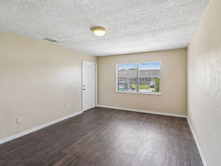 384 Cocoa Ct — Photo 29