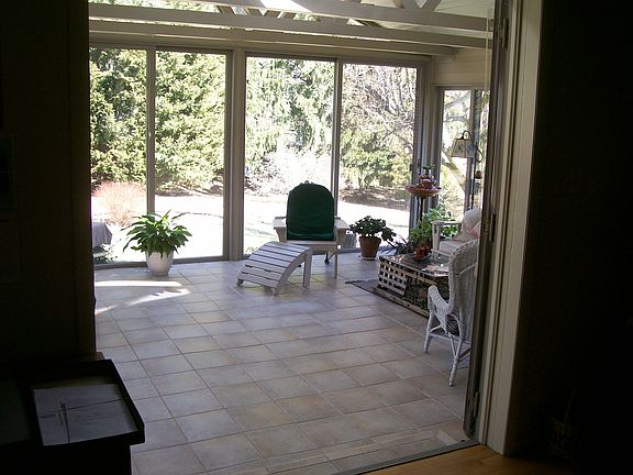4th image of 313 Lakeside Dr