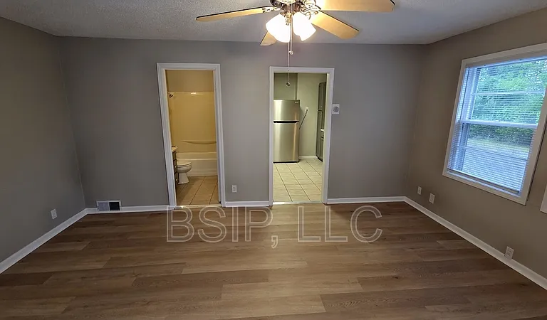 1141 NE Chester Ave #2 — Photo 8
