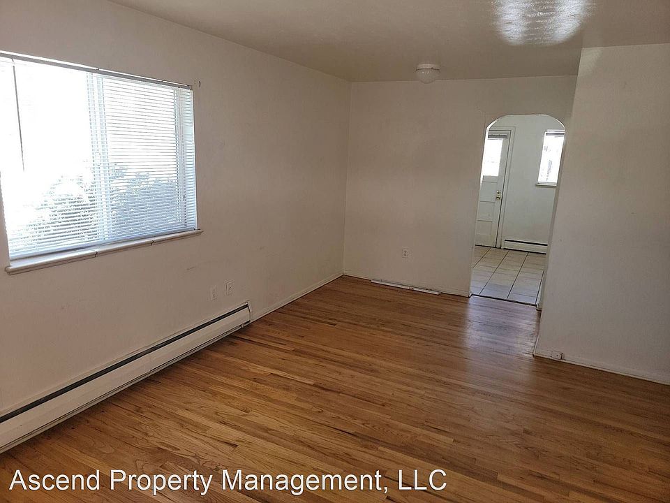 1st image of 1422 Hoyt St