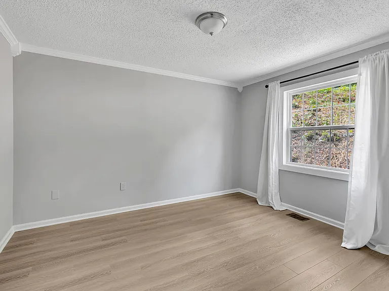 509 W Bell Ave — Photo 28