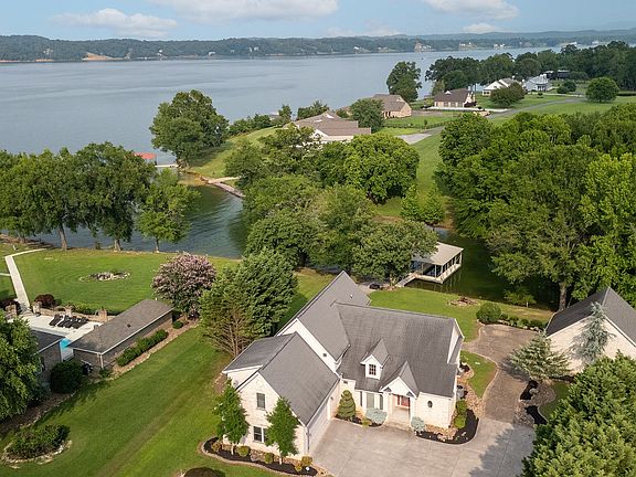 Back yard lake access to private boat dock