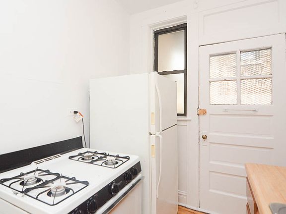3rd image of 3827.5 N Fremont St Unit 3E