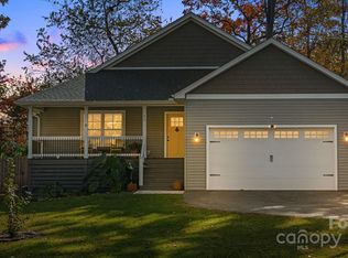 60 Brierfield Dr, Candler, NC 28715