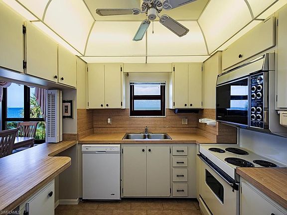 4th image of 3115 Gulf Shore Blvd N #205