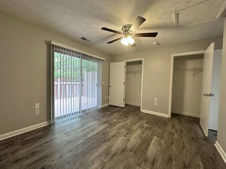 Lakeland Hills Apartment Homes — Photo 37