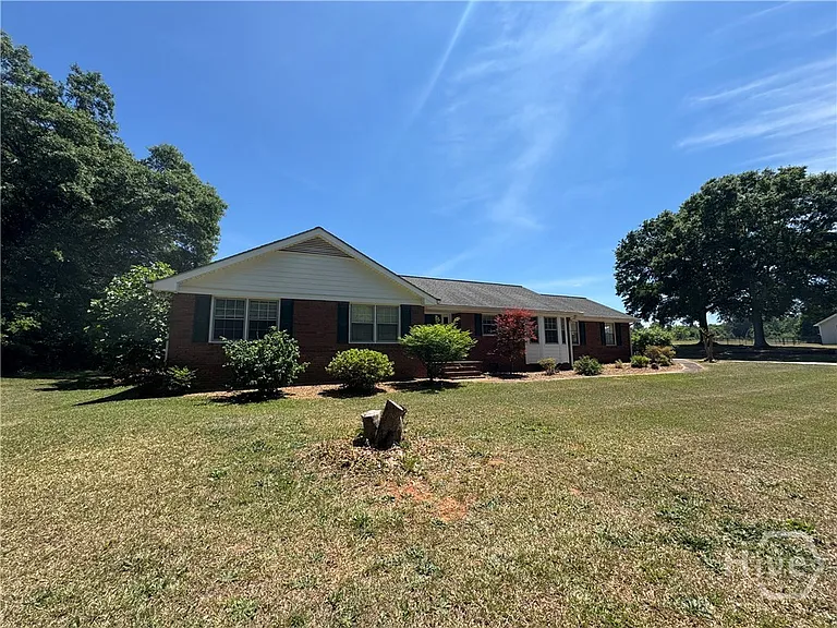 1041 Limmerick Dr — Photo 2