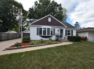 1061 Raleigh St, Green Bay, WI 54304