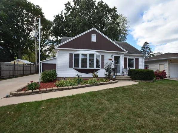 1061 Raleigh St, Green Bay, WI 54304