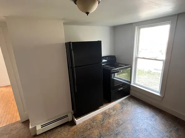 136R Highland St APT 1, Portland, ME 04103