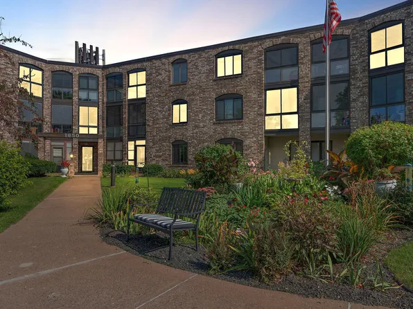 1850 Eagle Ridge Dr #E304, Mendota Heights, MN 55118