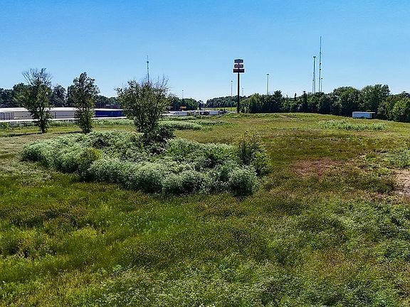 5th image of 297 Treeland Dr