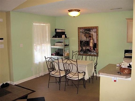 Eat-In Kitchen