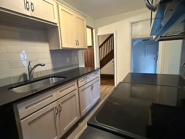 333 Laurel Blvd — Photo 4