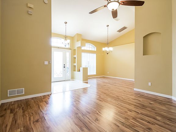 3rd image of 88 Hollow Pine Dr