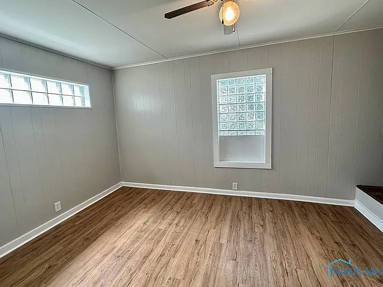 368 E Perry St #C — Photo 8