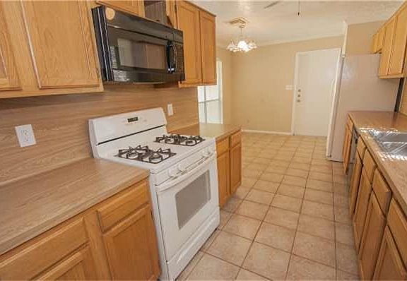 3rd image of 10807 Fairstone Dr