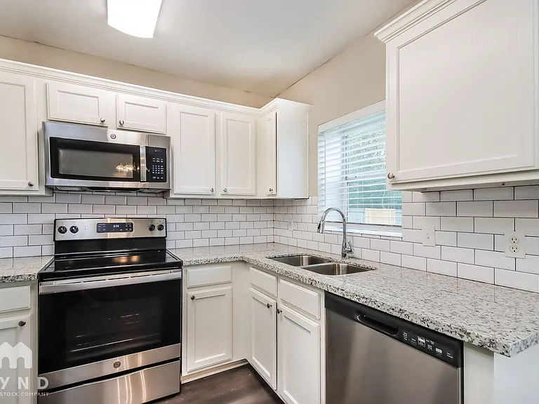 126 Kellyn Oaks Dr — Photo 3