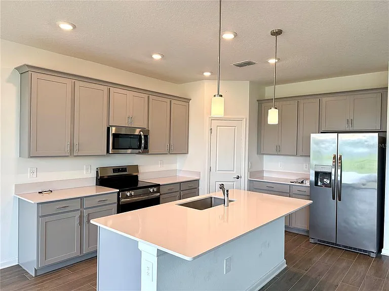 2970 Armstrong Ave — Photo 7