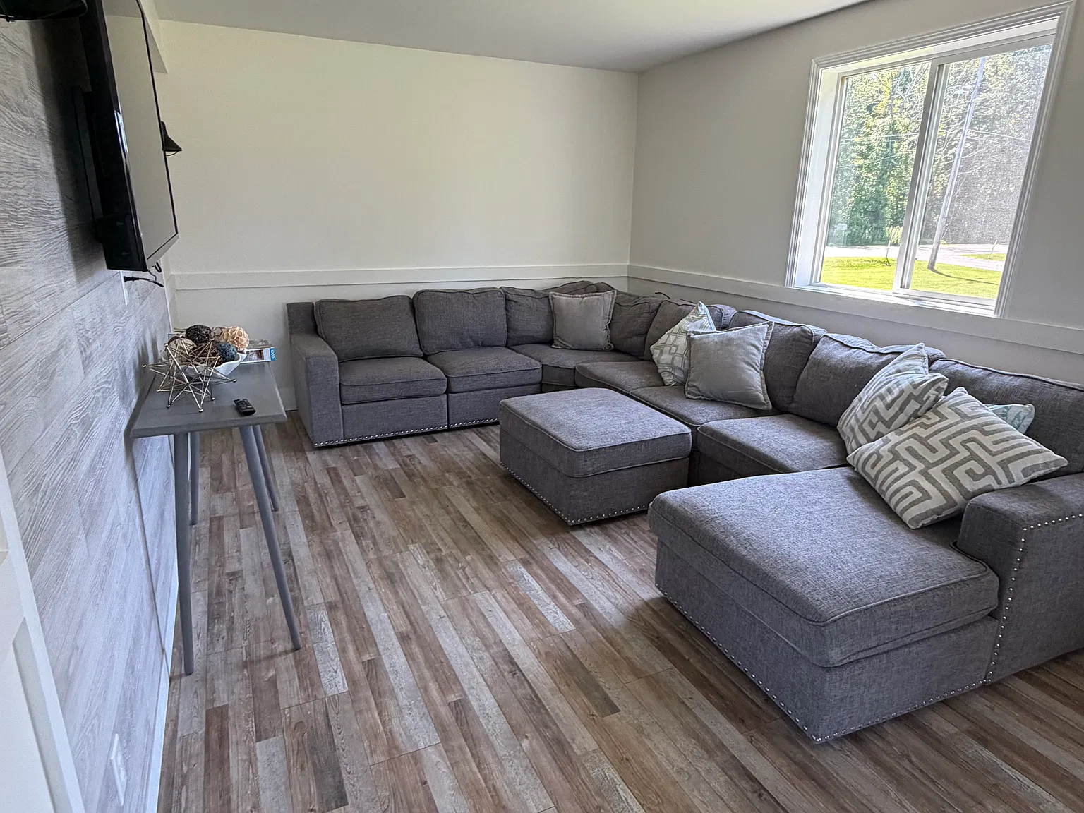 5 bed, 2.5 bath, 1500 sqft, $2,500 — Photo 3