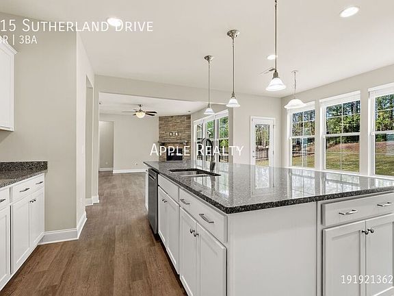 3rd image of 115 Sutherland Dr