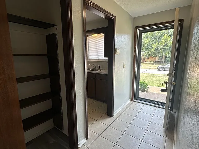 3904 Overland Dr — Photo 3