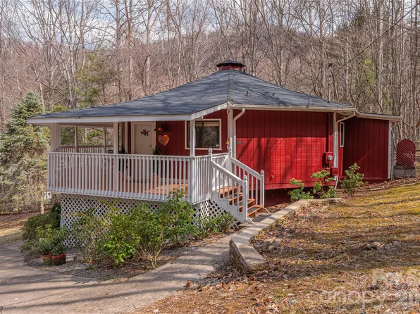 500 Apple Tree Ct, Waynesville, NC 28786