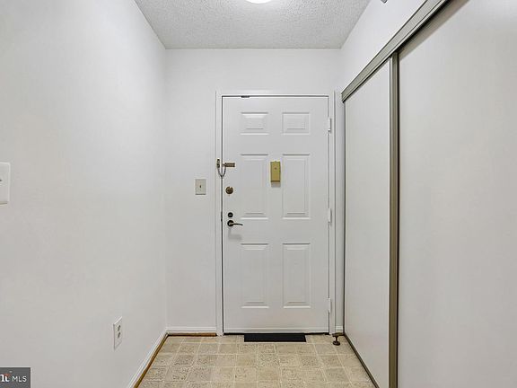 4th image of 15100 Interlachen Dr #4-702