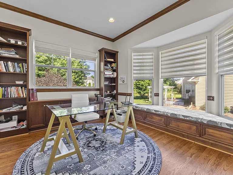 4039 Cray Dr — Photo 32