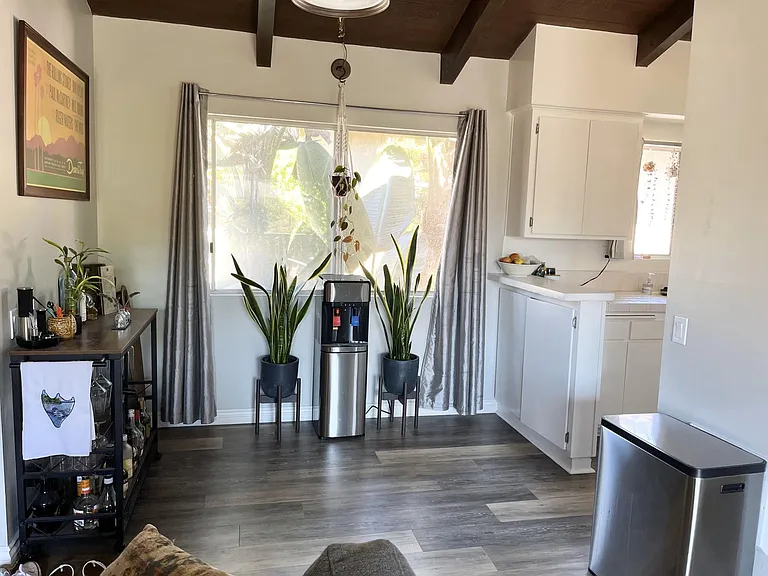 890 Peninsula St #4 — Photo 5