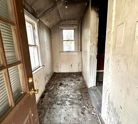 2nd image of 2825 Glade Ave