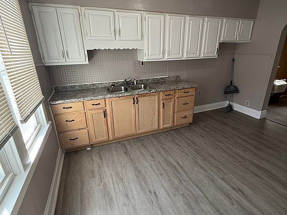 2nd image of 1999 Bailey Ave Unit 2