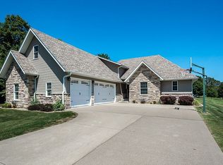 3 Partridge Cir, Rock Island, IL 61201