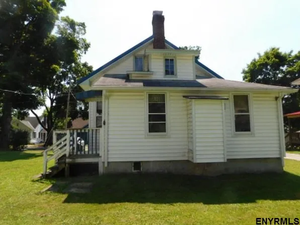 33 Center St, Palatine Bridge, NY 13428