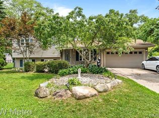 2460 Jones Rd, Waterford, MI 48327